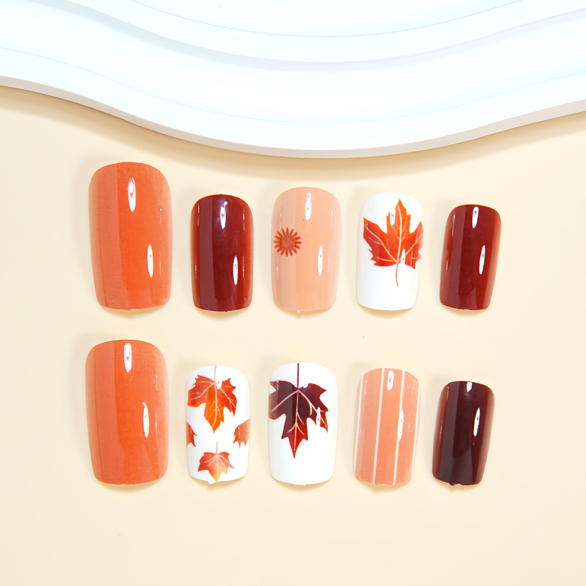 เล็บปลอมขนาดกลางสำหรับผู้หญิง  - Nail Art Press On บทวิจารณ์และราคา